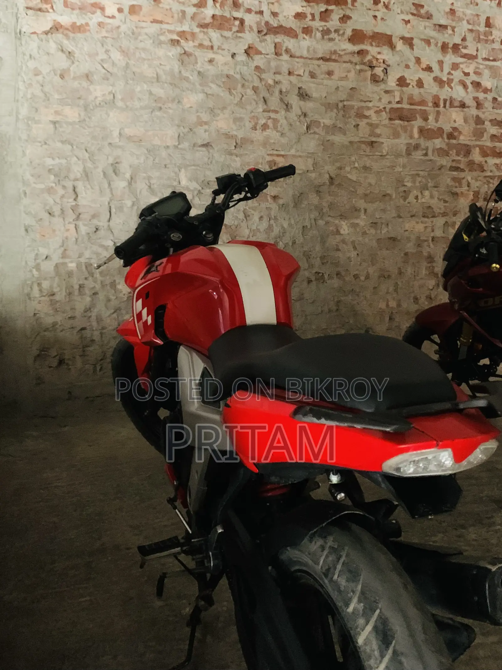 TVS Apache 160 4V 2023 Red