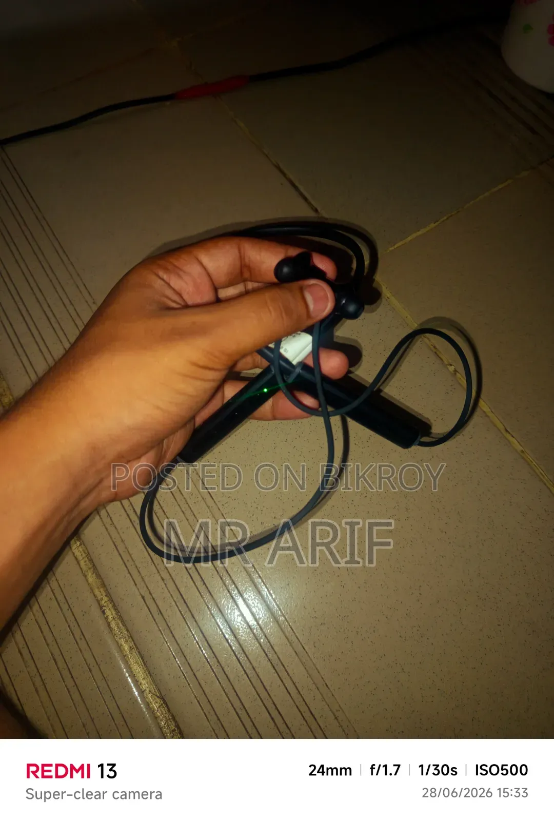 This is a good quality headphone with very good sound quality