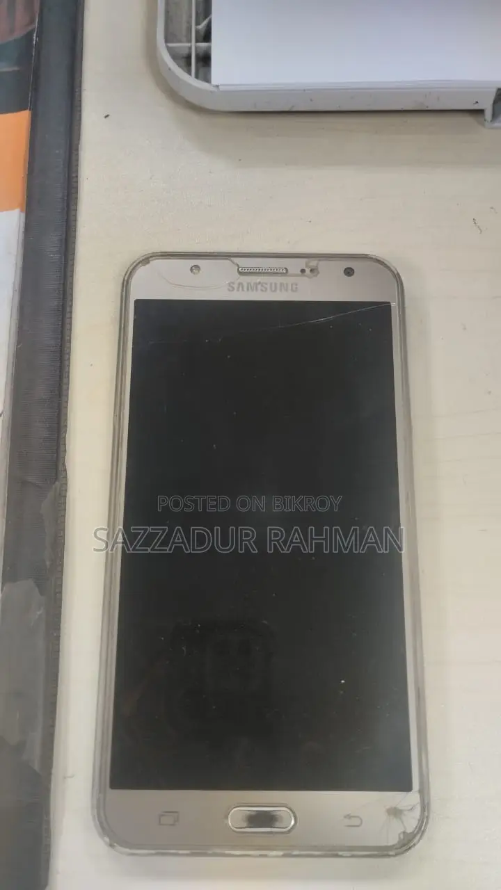 Samsung Galaxy J7 16 GB Gold