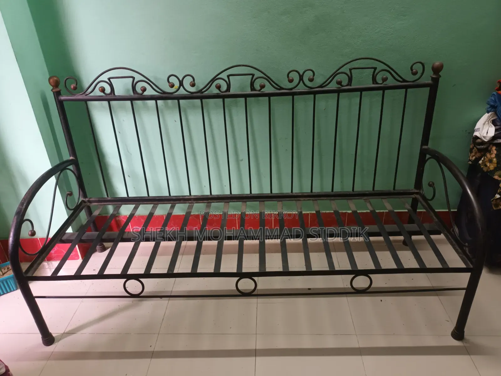 স্টিলের সোফা