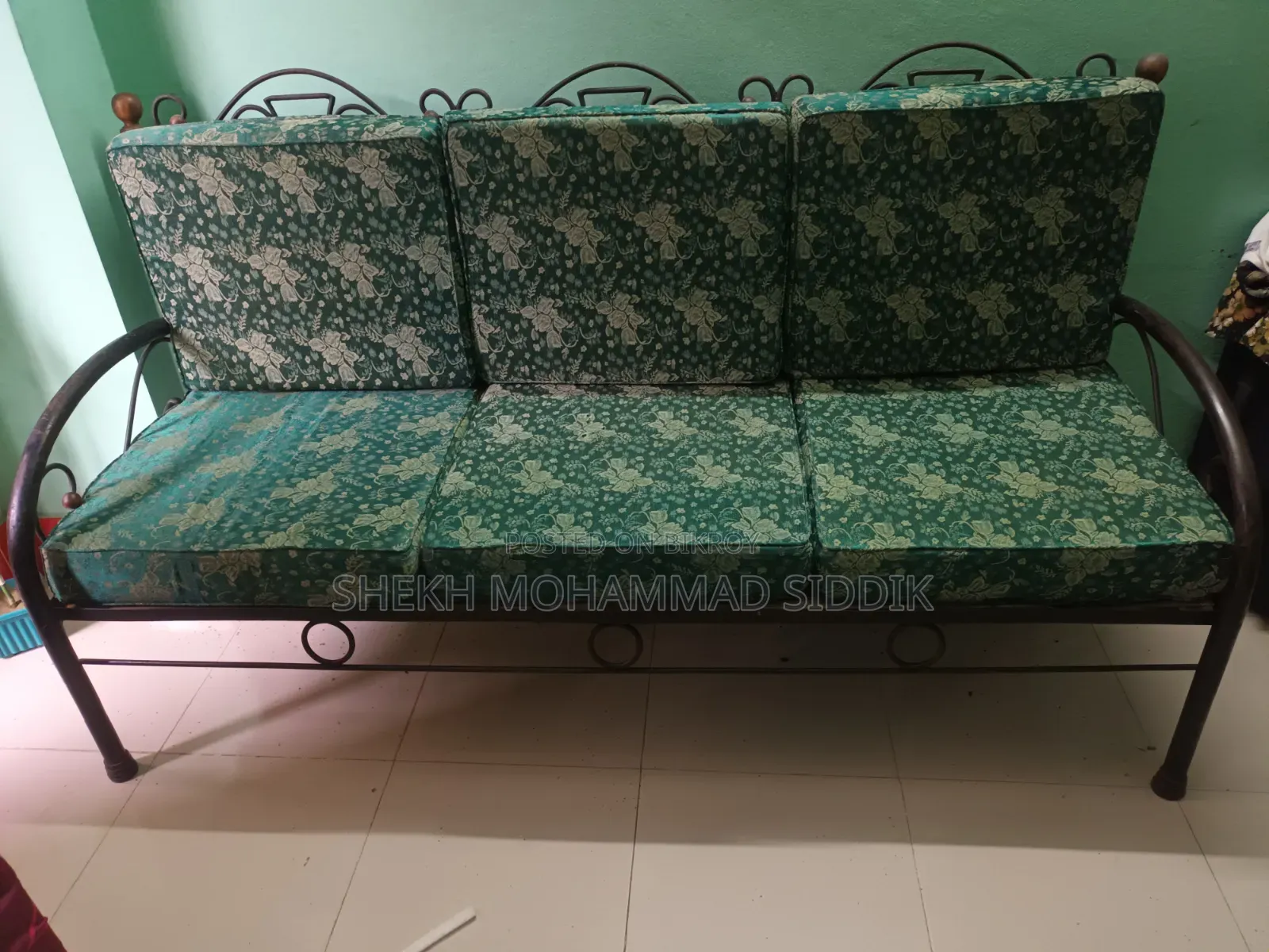 স্টিলের সোফা