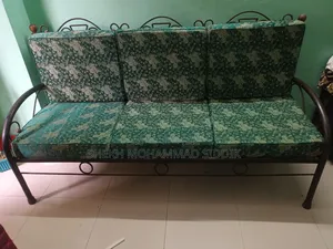 স্টিলের সোফা