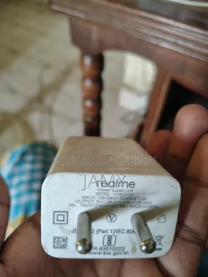 রিয়েলমি ১০ চার্জার ৩৩ ওয়াট