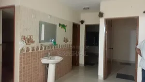 3-Bedroom House in Flat, New Market for Rent