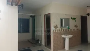 3-Bedroom House in Flat, New Market for Rent