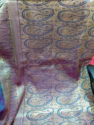 সুন্দর গোলাপি শাড়ি বিক্রির জন্য