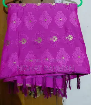 সুন্দর গোলাপি শাড়ি বিক্রির জন্য