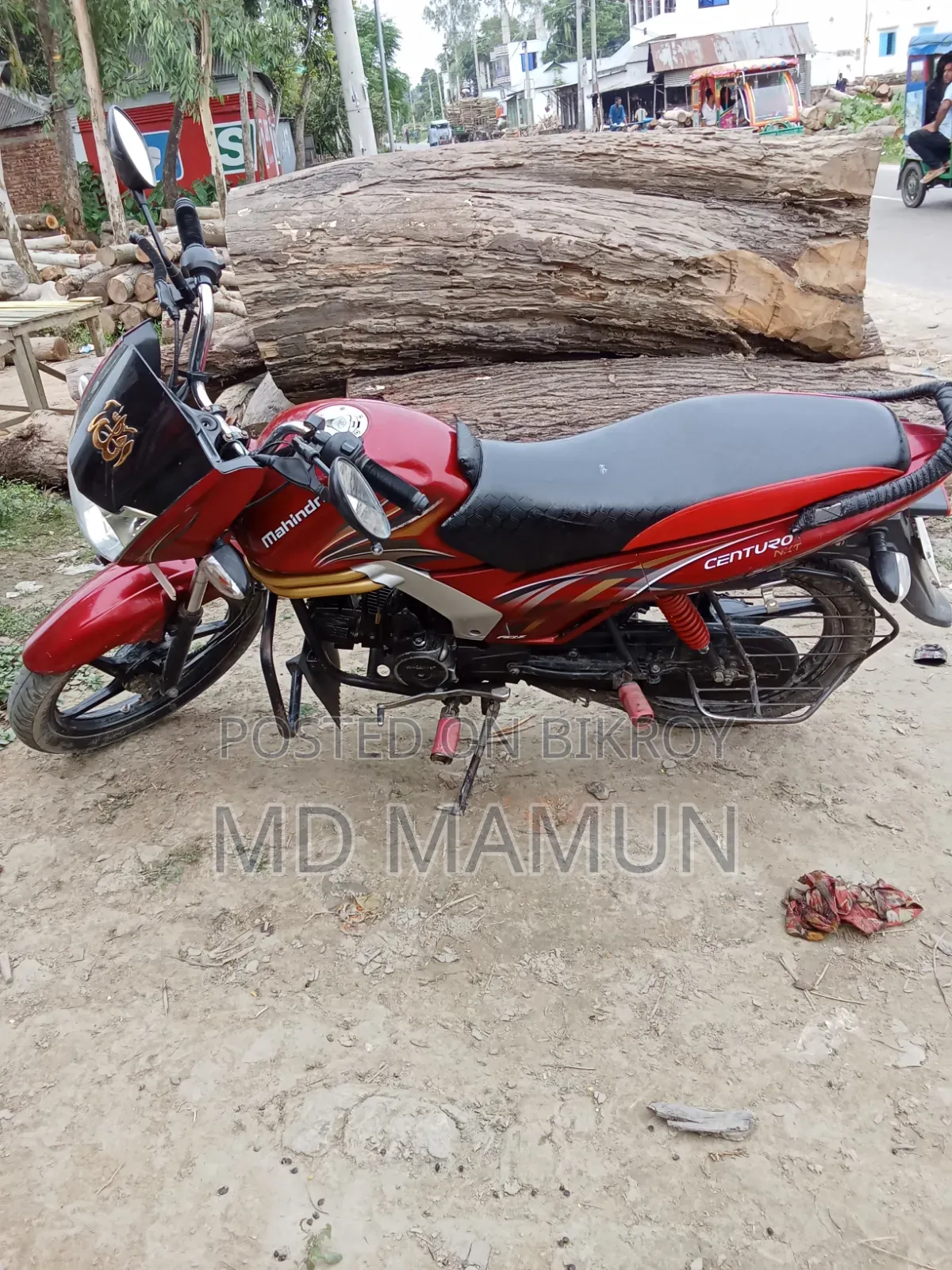 মাহিন্দ্রা সেঞ্চুরো ২০২২ লাল