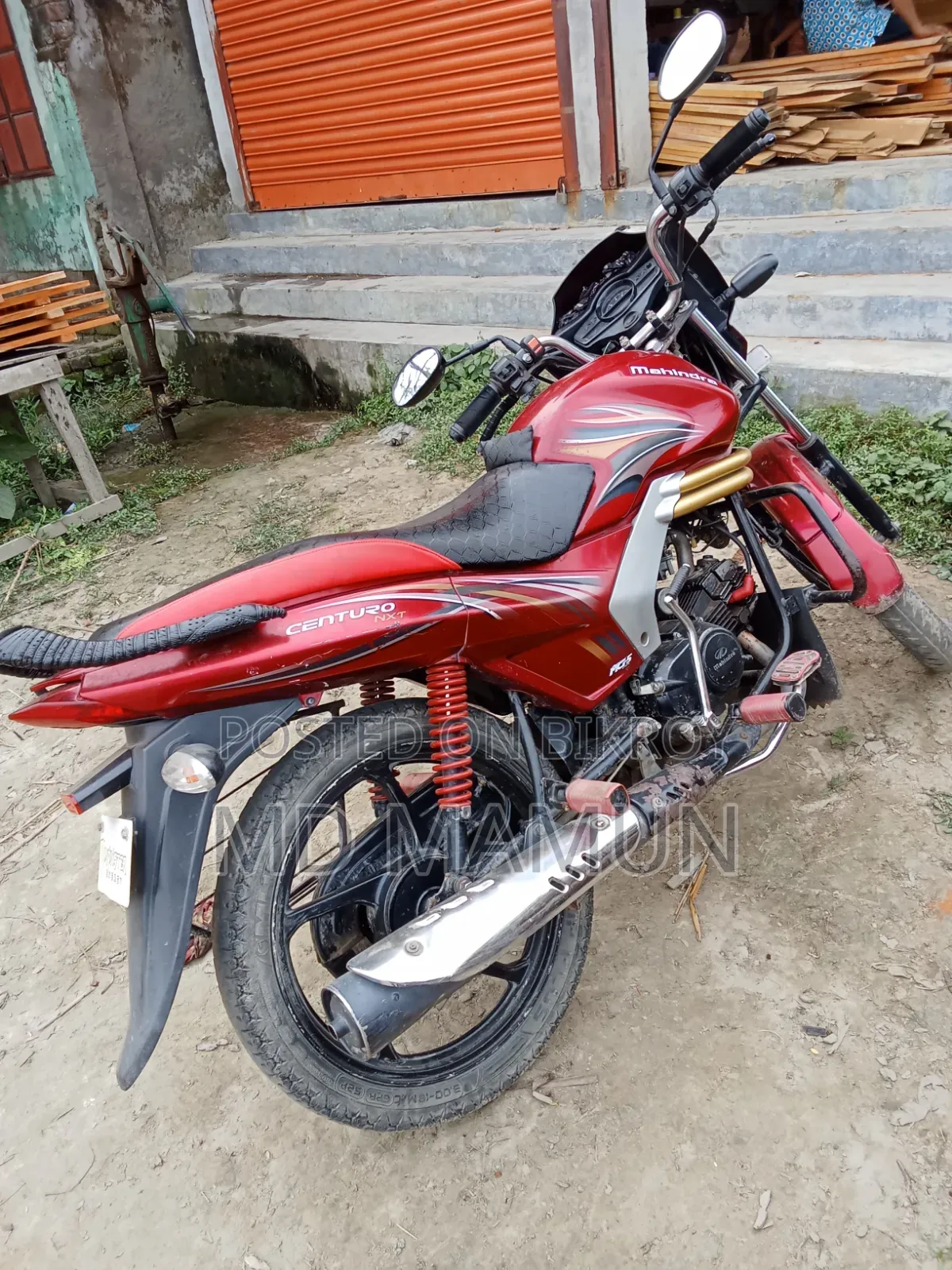 মাহিন্দ্রা সেঞ্চুরো ২০২২ লাল