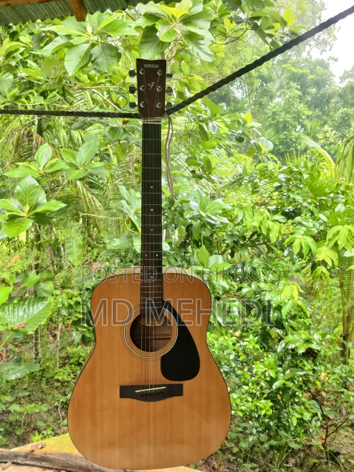 গীটার বিক্রি করা হবে।