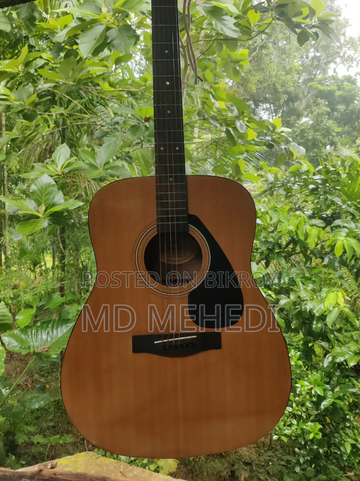 গীটার বিক্রি করা হবে।