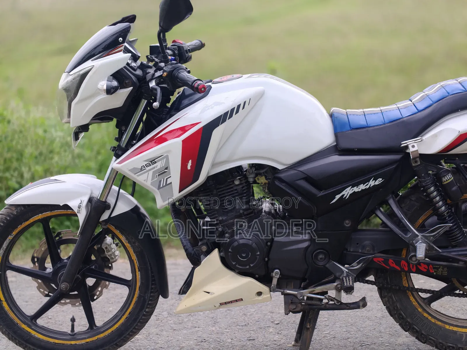 TVS Apache RTR 160 2V 2015 White