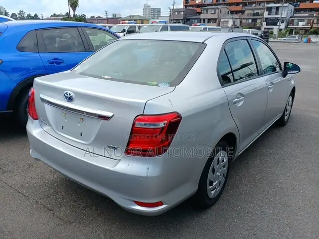 Toyota Axio 2021 Silver