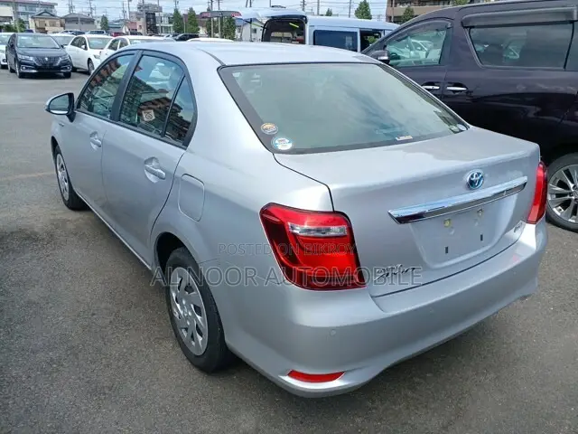 Toyota Axio 2021 Silver