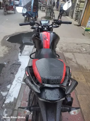 টিভিএস অ্যাপাচি আরটিআর ১৬০ ৪ভি এফআই ২০২৫ কালো