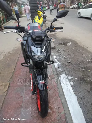 টিভিএস অ্যাপাচি আরটিআর ১৬০ ৪ভি এফআই ২০২৫ কালো
