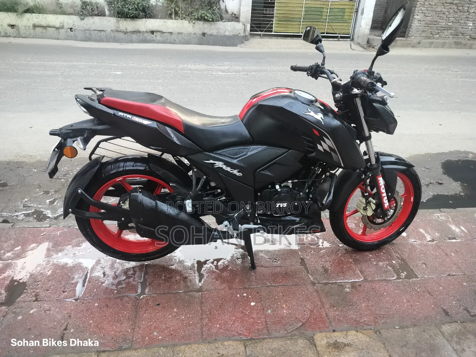 টিভিএস অ্যাপাচি আরটিআর ১৬০ ৪ভি এফআই ২০২৫ কালো