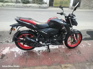 টিভিএস অ্যাপাচি আরটিআর ১৬০ ৪ভি এফআই ২০২৫ কালো