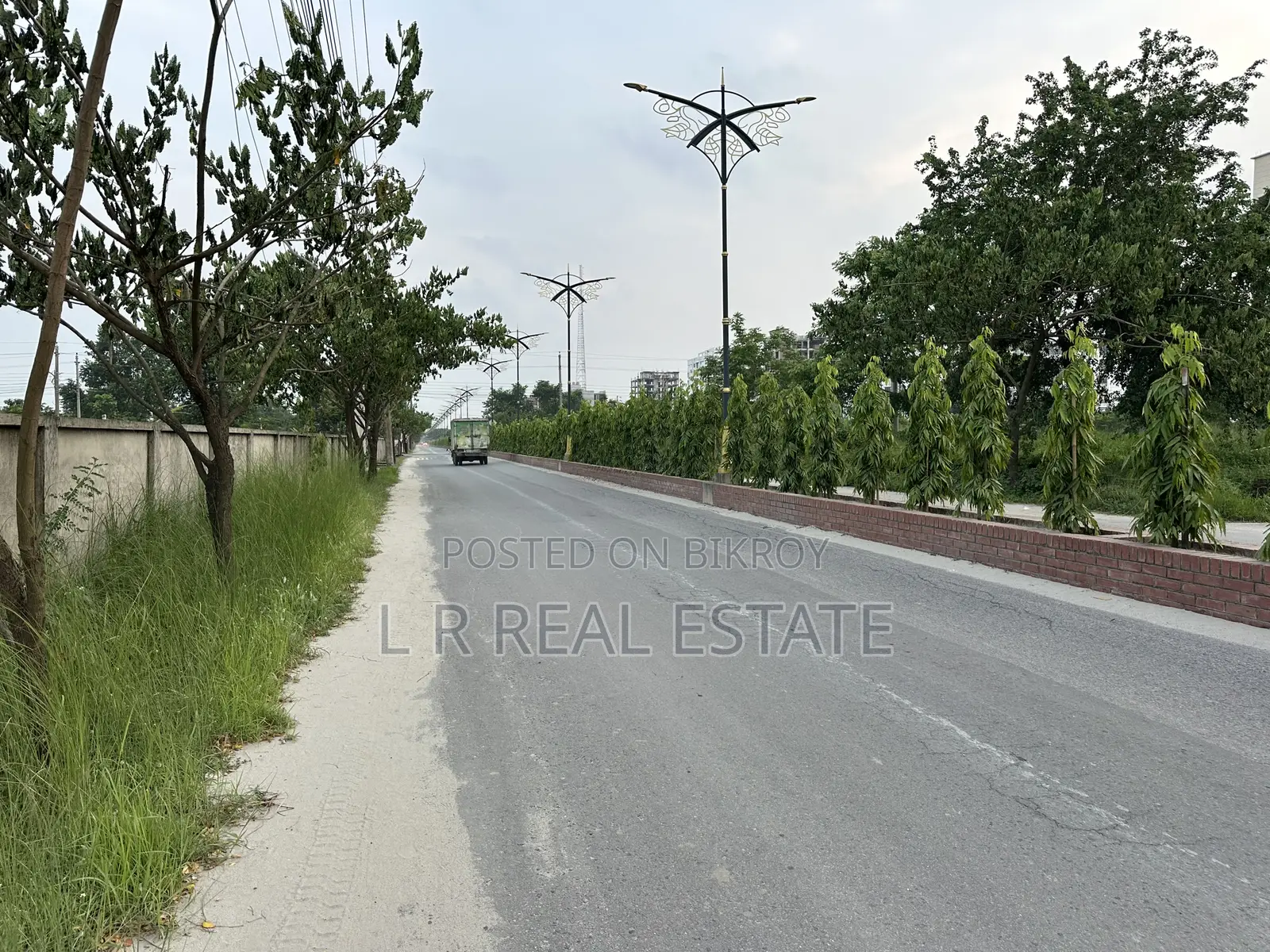 Block-n,4-katha,South- Facing Plot Urgent Sell,Bashundhara R/A