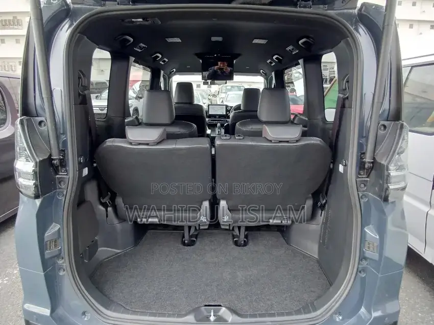 Toyota Voxy 2022 Gray