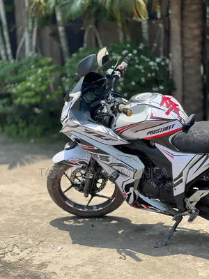 সুজুকি জিক্সার এসএফ ২০১৭ সাদা