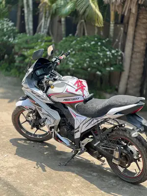 সুজুকি জিক্সার এসএফ ২০১৭ সাদা