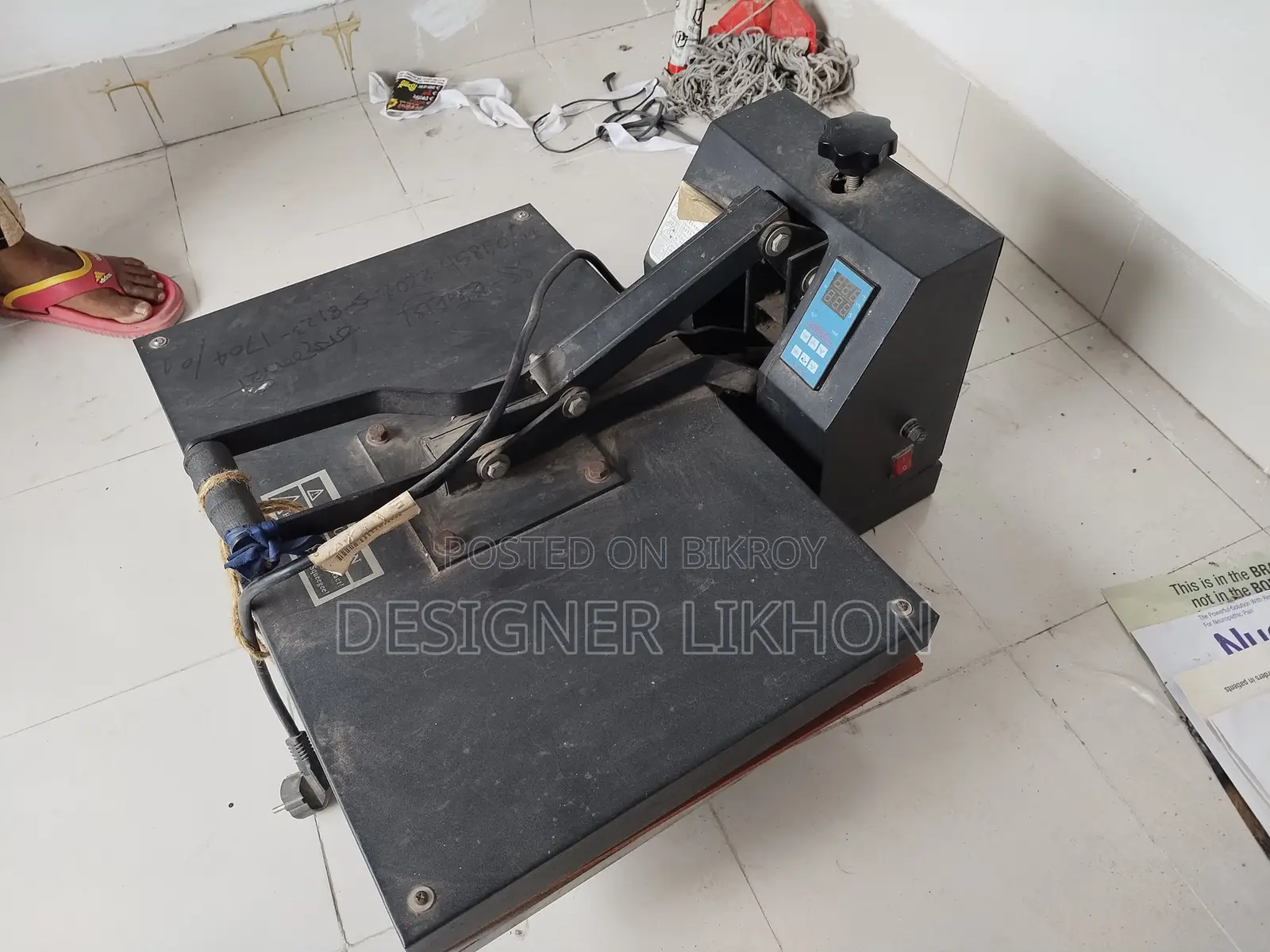 Heat press machine for T-shirt printing