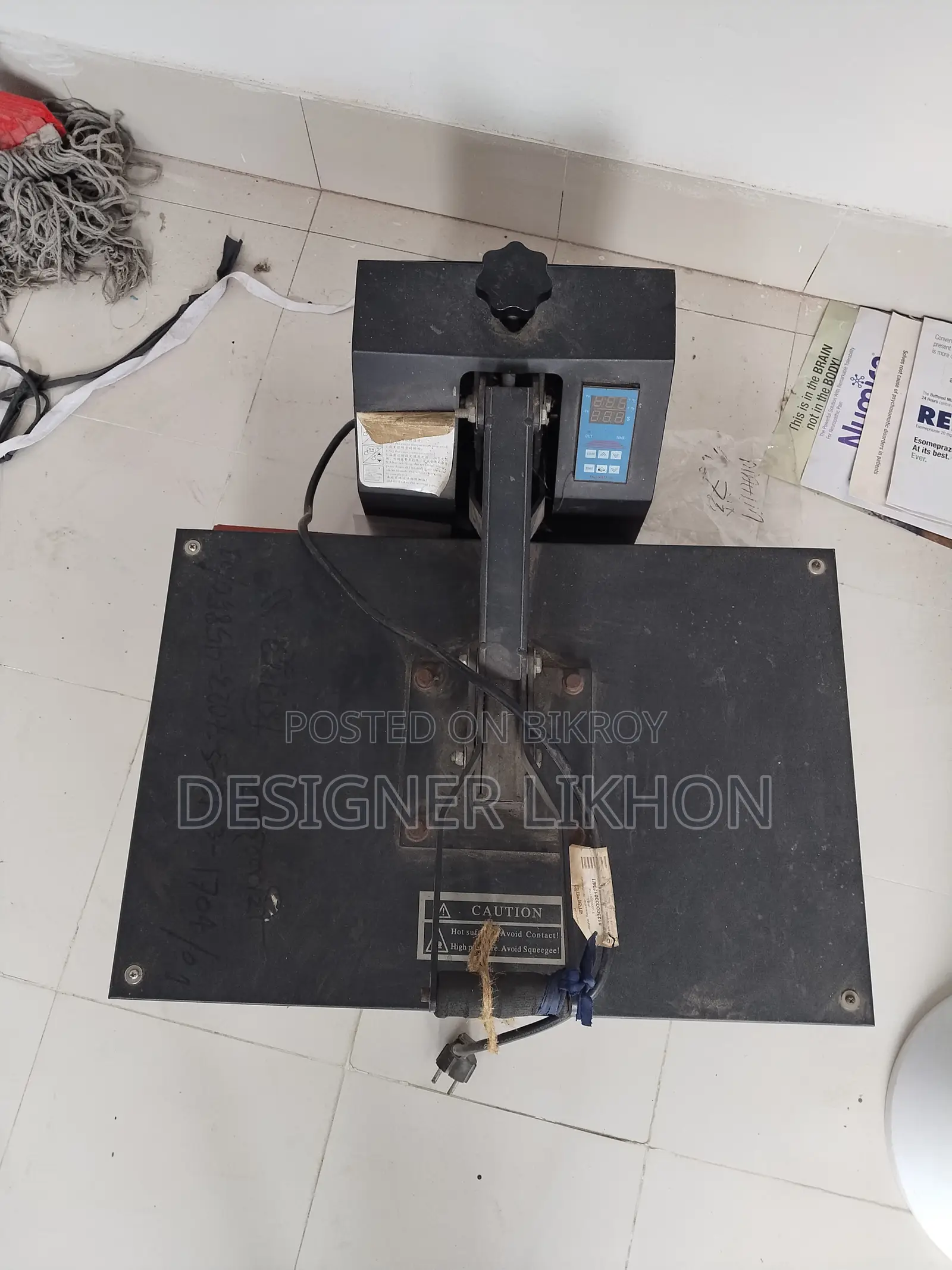 Heat press machine for T-shirt printing