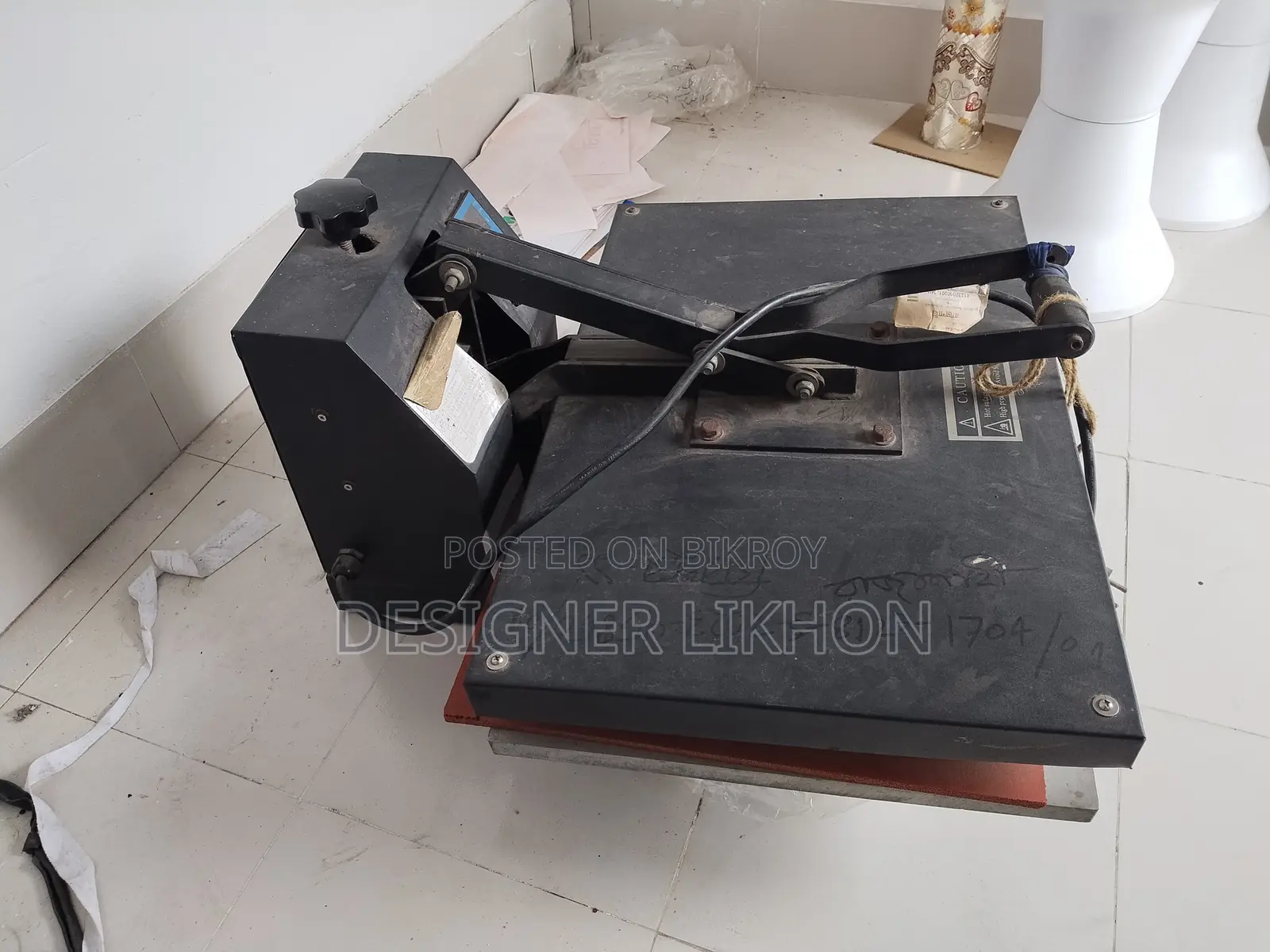 Heat press machine for T-shirt printing