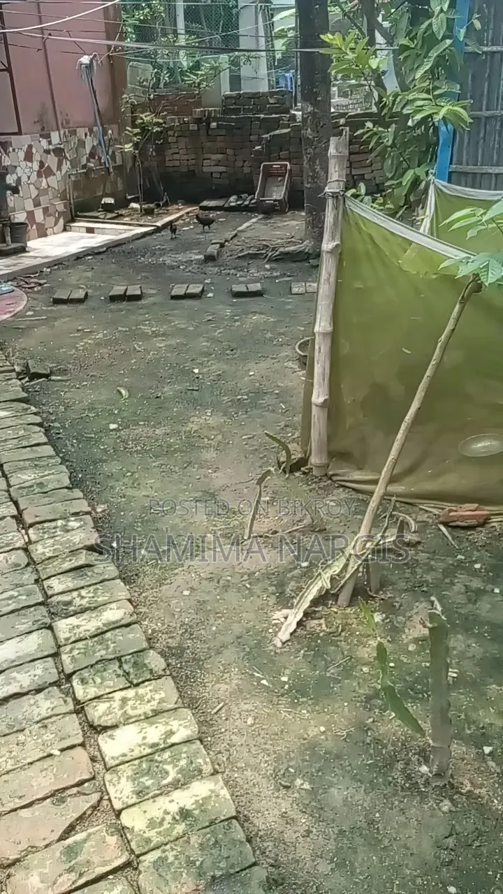 বসতবাড়ির জমি বিক্রয় হইবে।