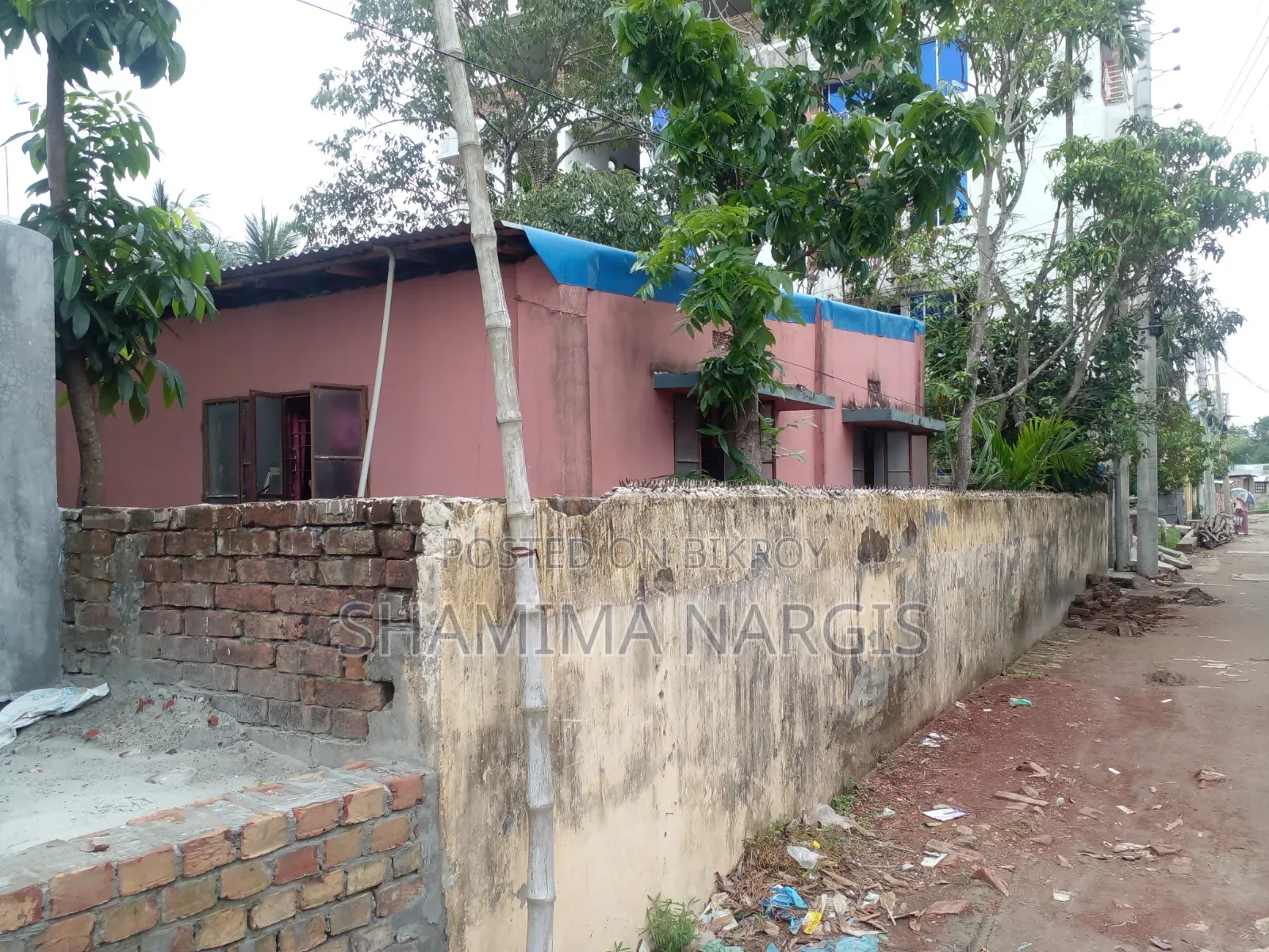 বসতবাড়ির জমি বিক্রয় হইবে।
