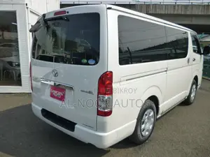 টয়োটা হাইএস ২০২১ হোয়াইট
