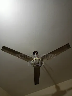 বড় সাইজের একটি সিলিং ফ্যান বিক্রি হবে