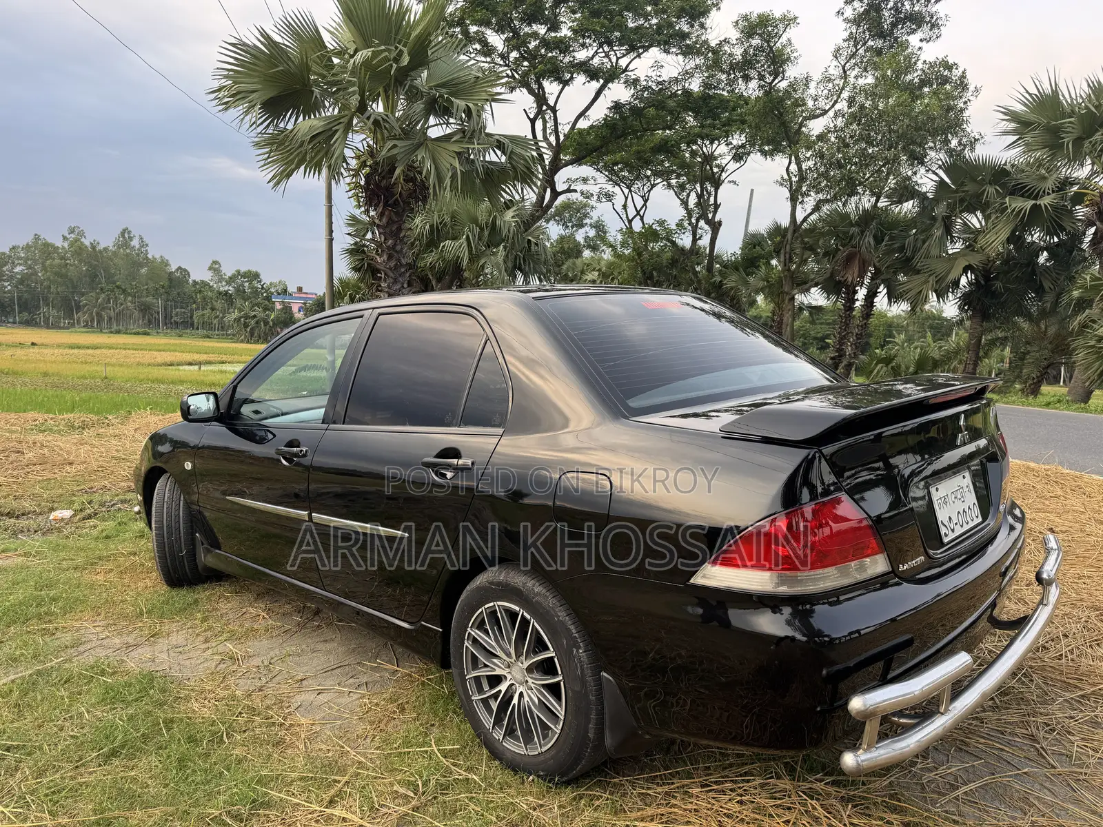 মিতসুবিশি ল্যান্সার ২০১০ কালো