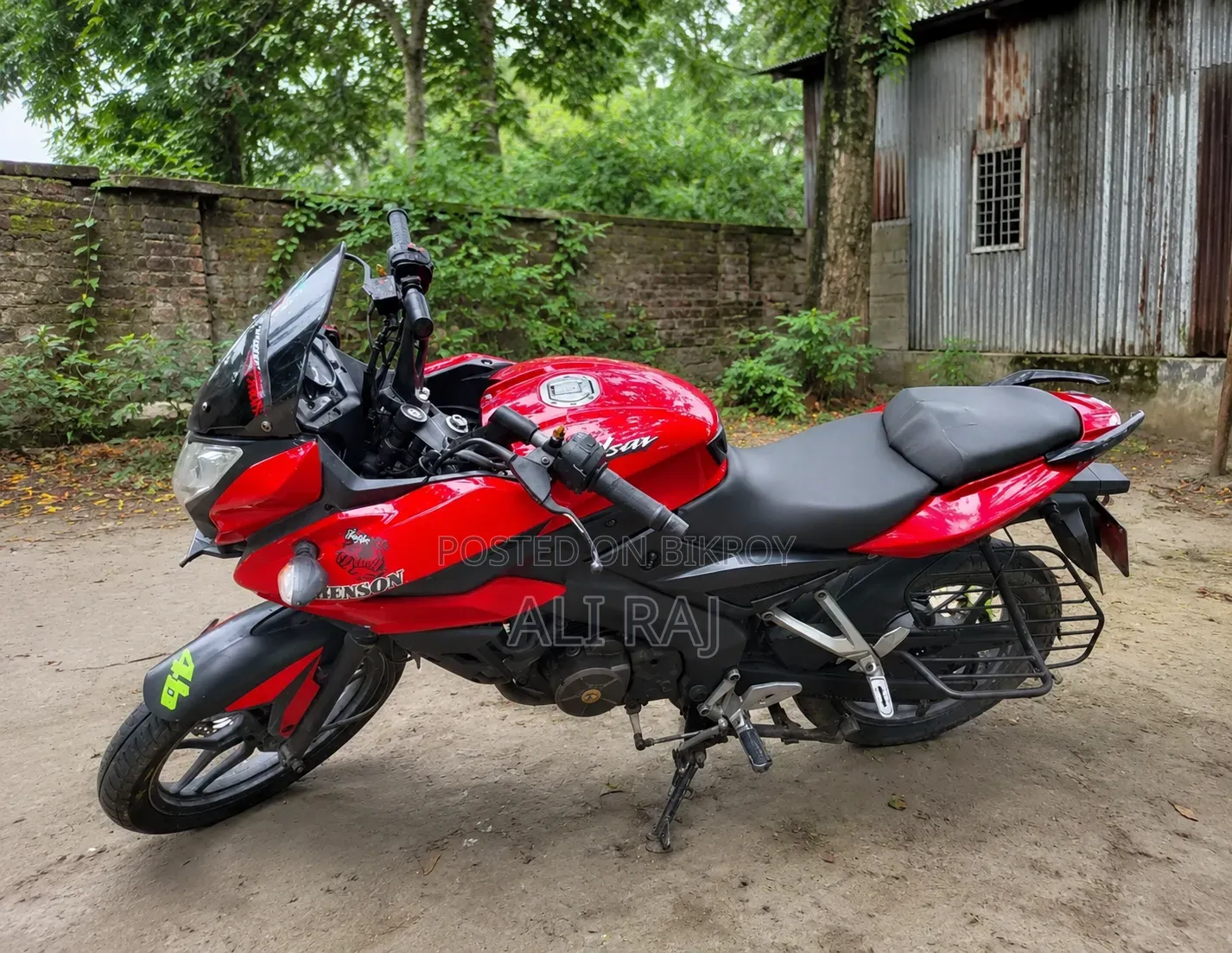 বাজাজ পালসার ১৫০ ২০১৭ লাল