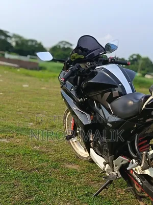 নতুন সুজুকি জিক্সার এসএফ ২০১৮ কালো