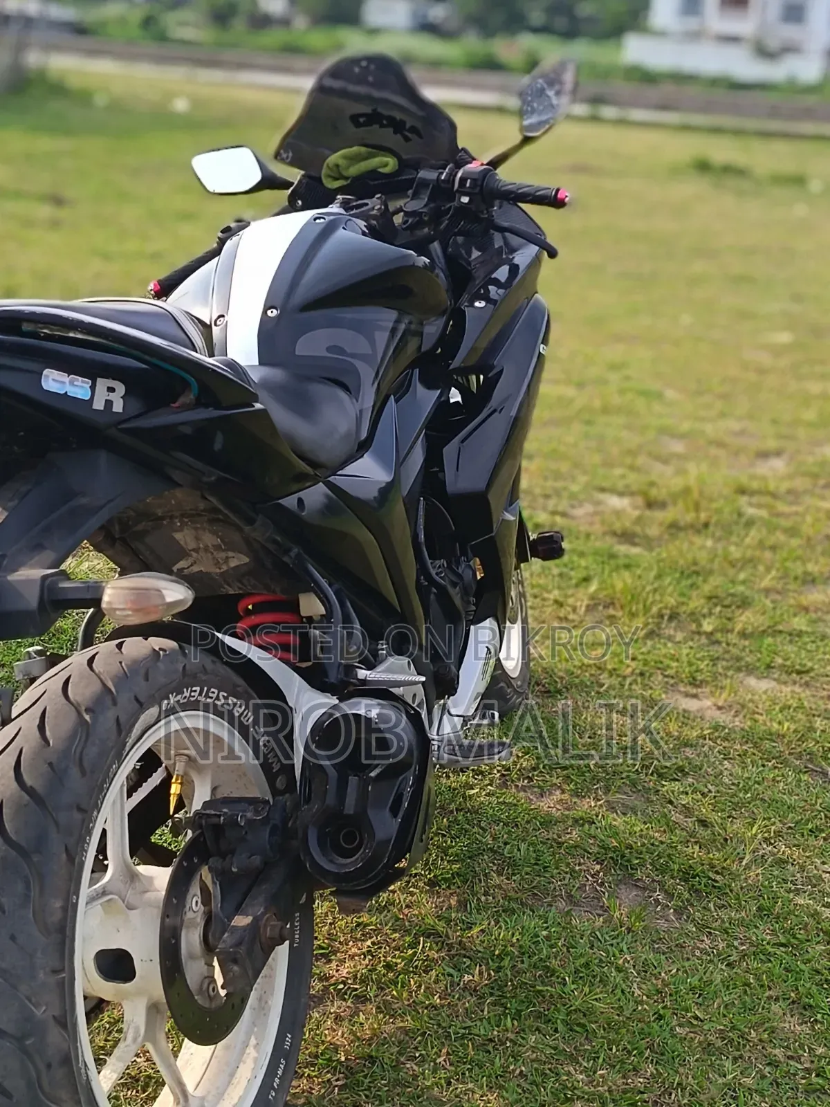 নতুন সুজুকি জিক্সার এসএফ ২০১৮ কালো