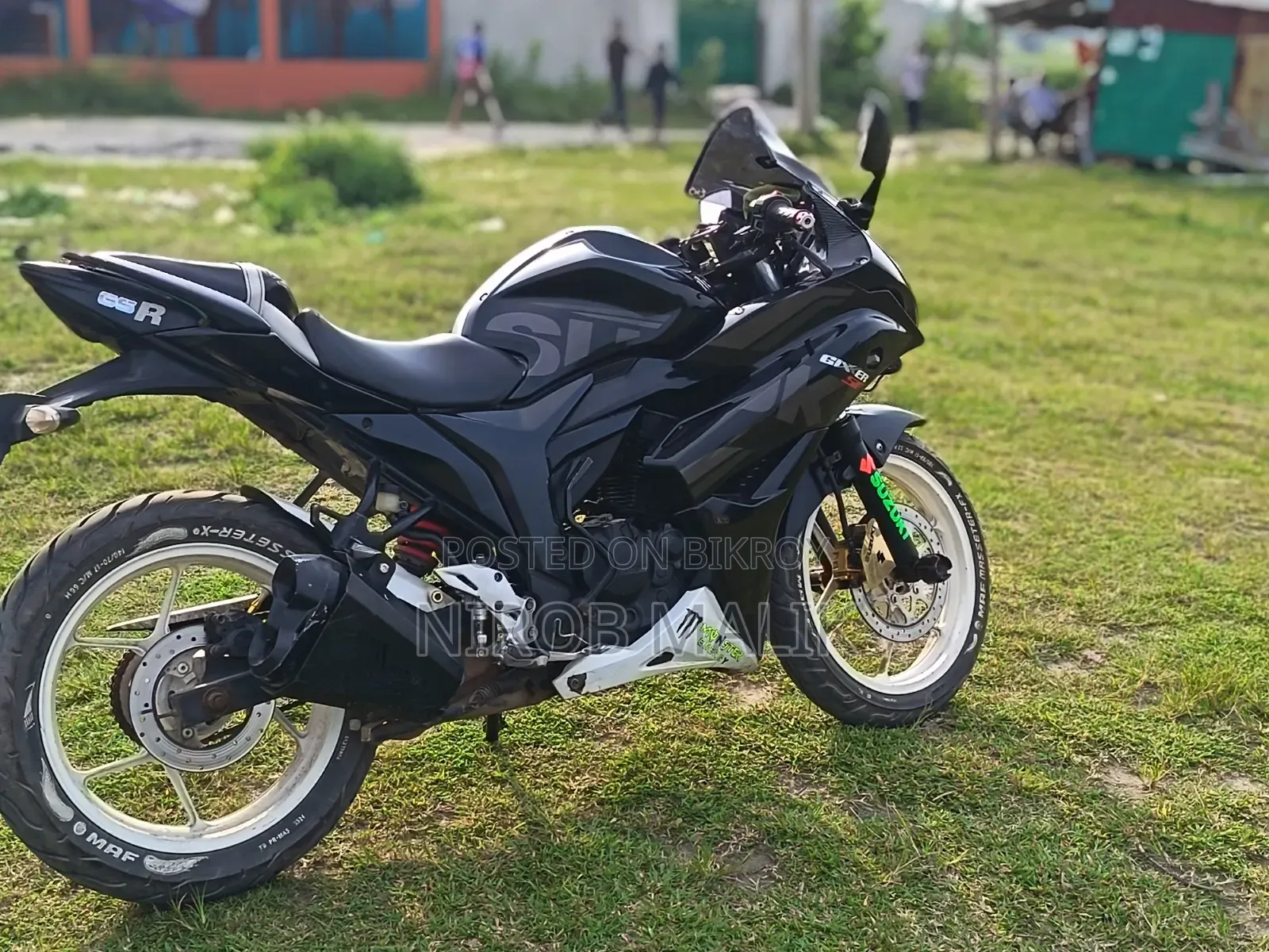 নতুন সুজুকি জিক্সার এসএফ ২০১৮ কালো
