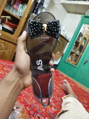 Viral Glass Sandel