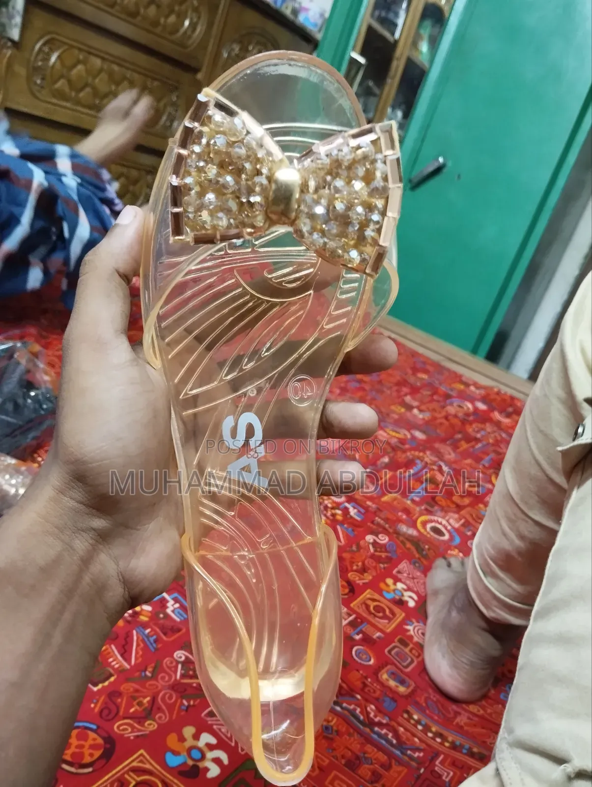 Viral Glass Sandel