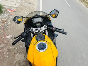 Suzuki GSX-R 2023 Yellow
