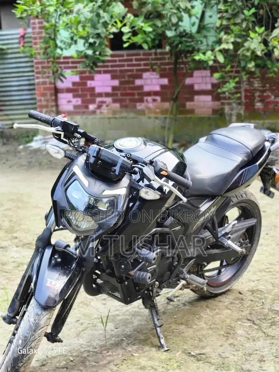 TVS Apache 160 4V 2023 Black