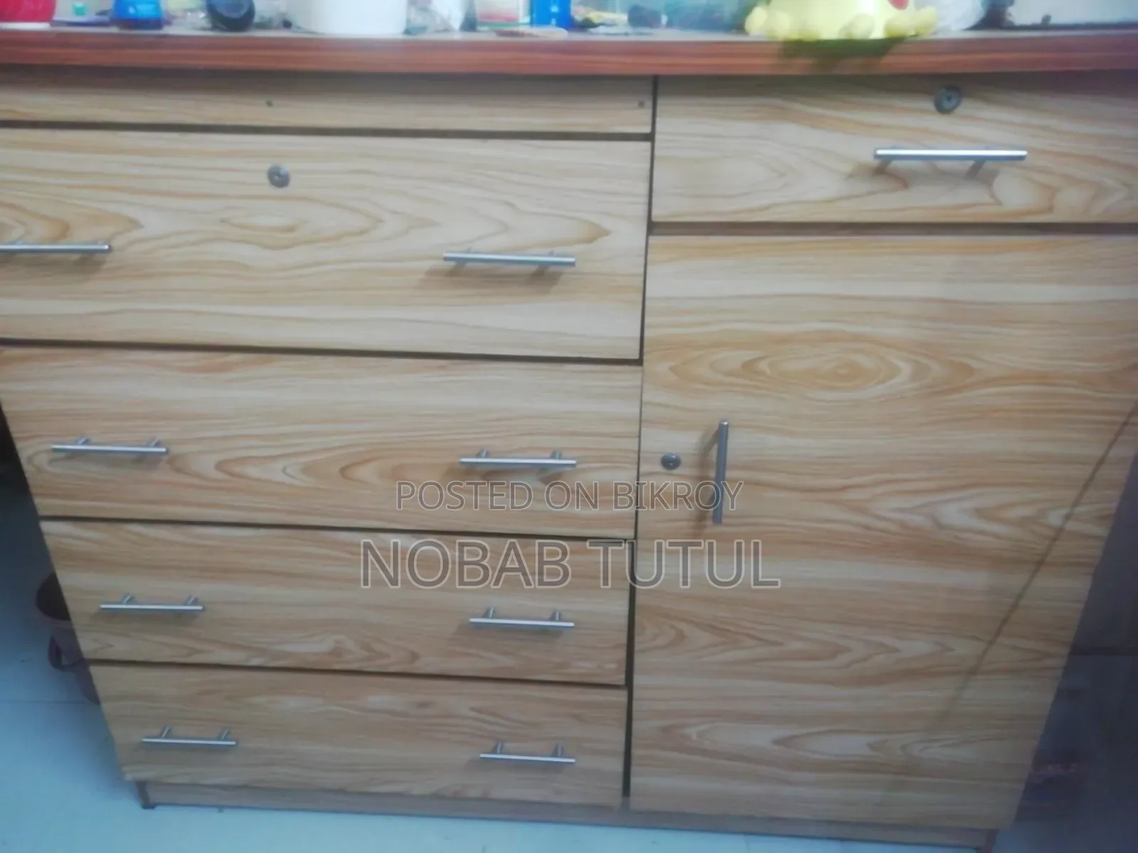 অয়াড্রব আর্জেন্ট সেল