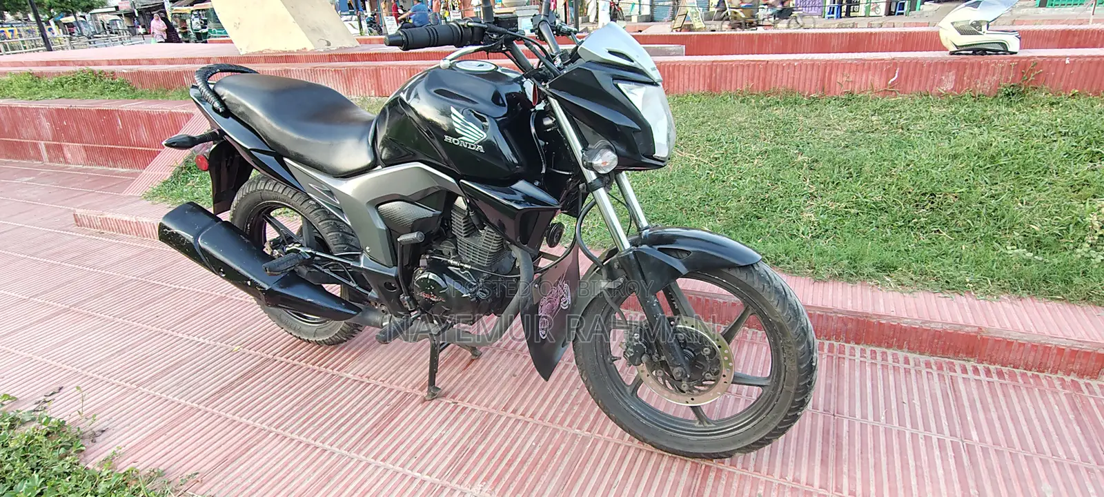 হোন্ডা সিবি ২০১৫ কালো