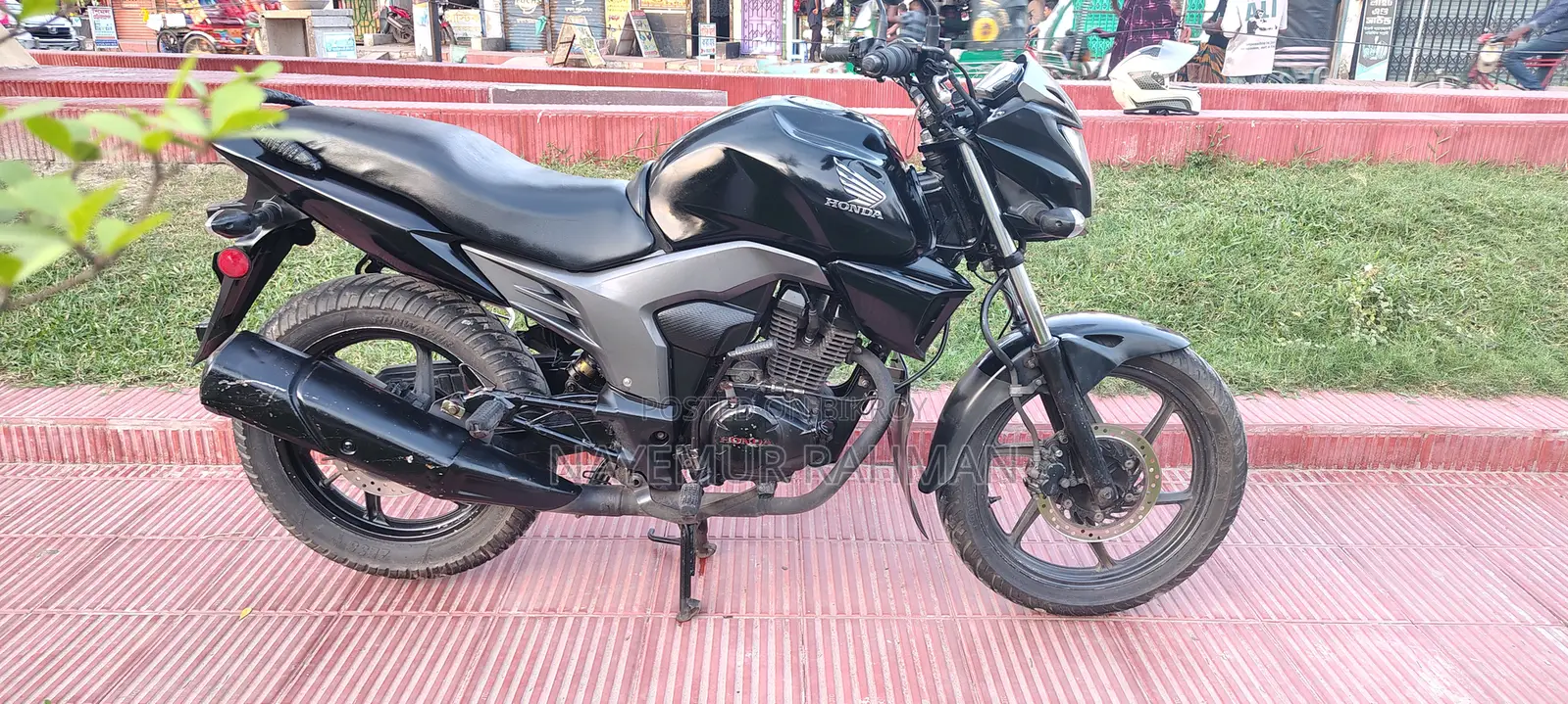 হোন্ডা সিবি ২০১৫ কালো