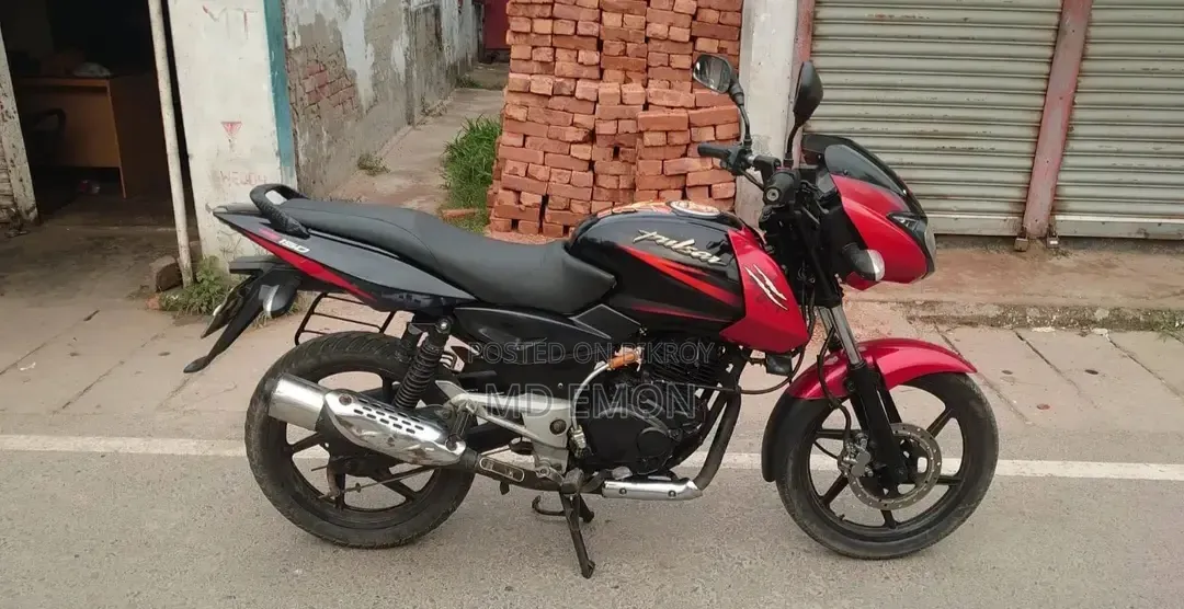 Bajaj Pulsar N150 2010 Red