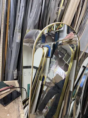 Mirror With Border Light