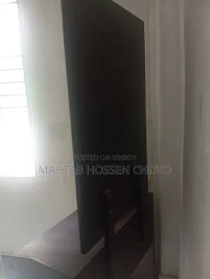 একটি পুরাতন ড্রেসিং টেবিল বিক্রি হবে।