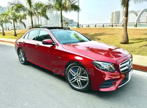 Mercedes-Benz E300 2017 Red