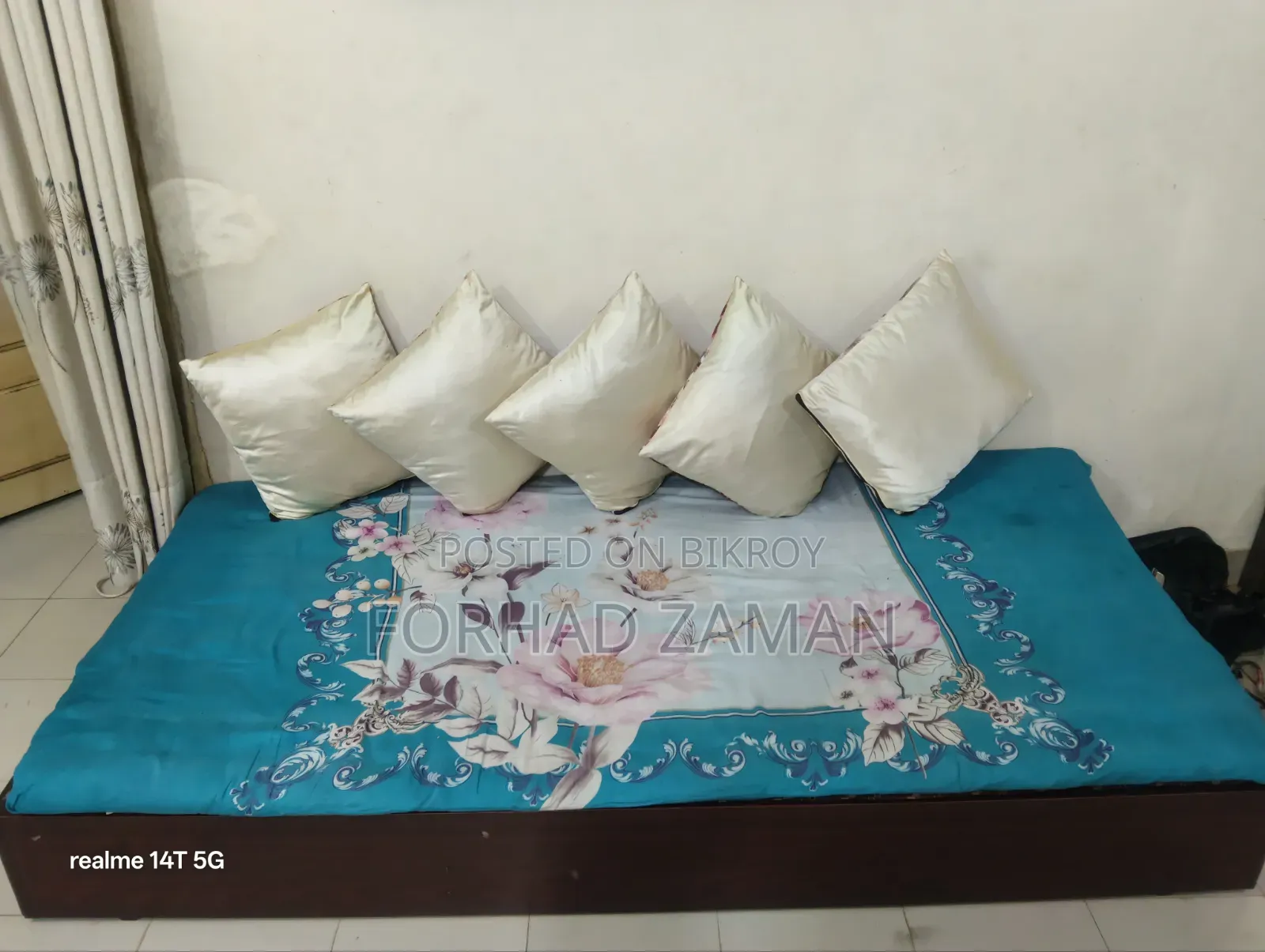 Board Made Divan